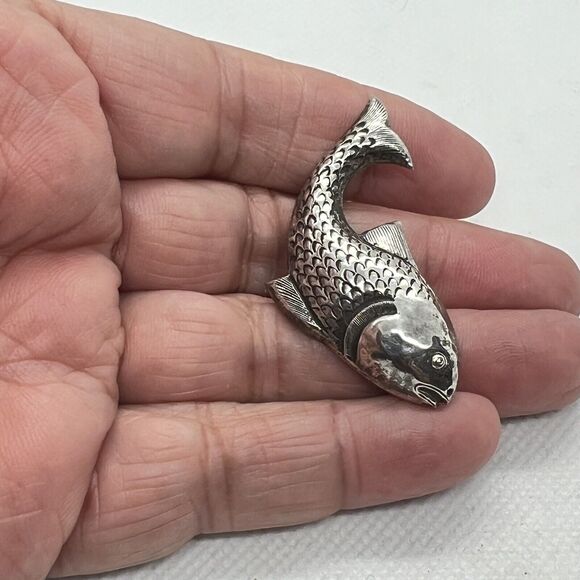 Sterling Silver Koi Catfish Pin Brooch Made In Nepal .925 Fish - Picture 2 of 5